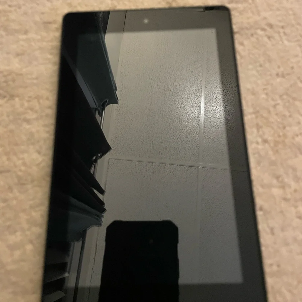 Amazon fire tablet 7” screen in great operating condition.